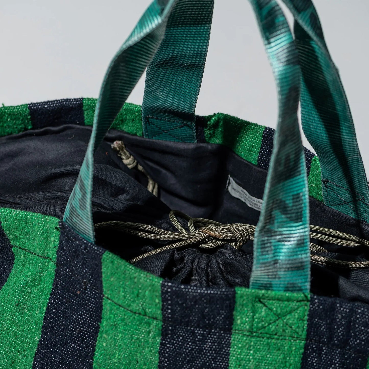 Rug Bag in Turquoise x Navy Blue