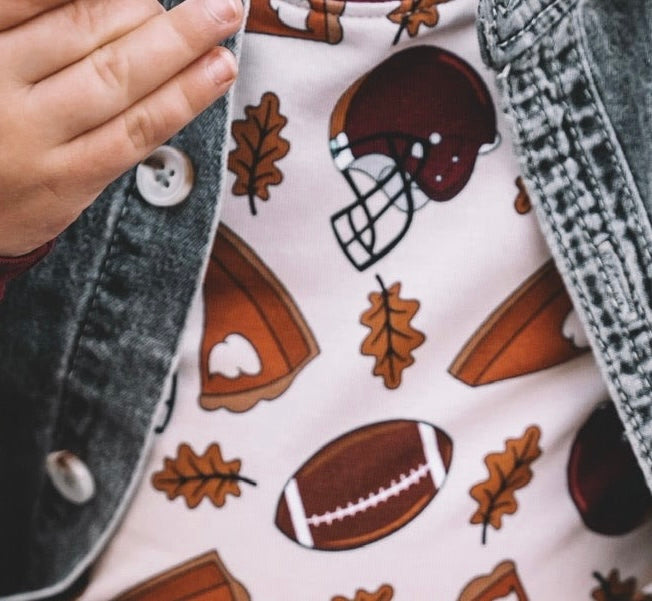 PIES, LEAVES & FOOTBALL PLEAZzz DREAM POCKET TEE