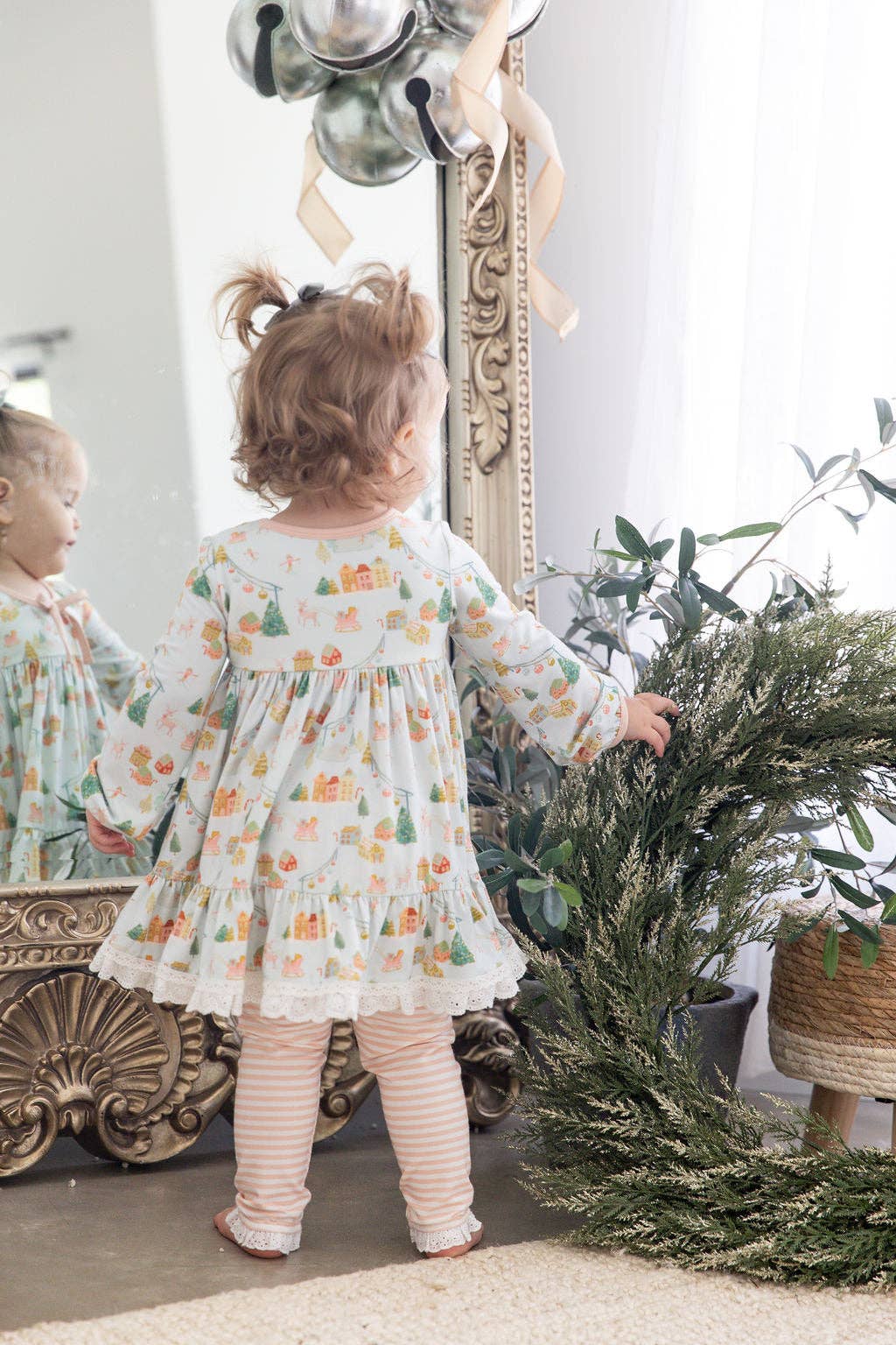 Tunic Style Christmas Village Comfort Set