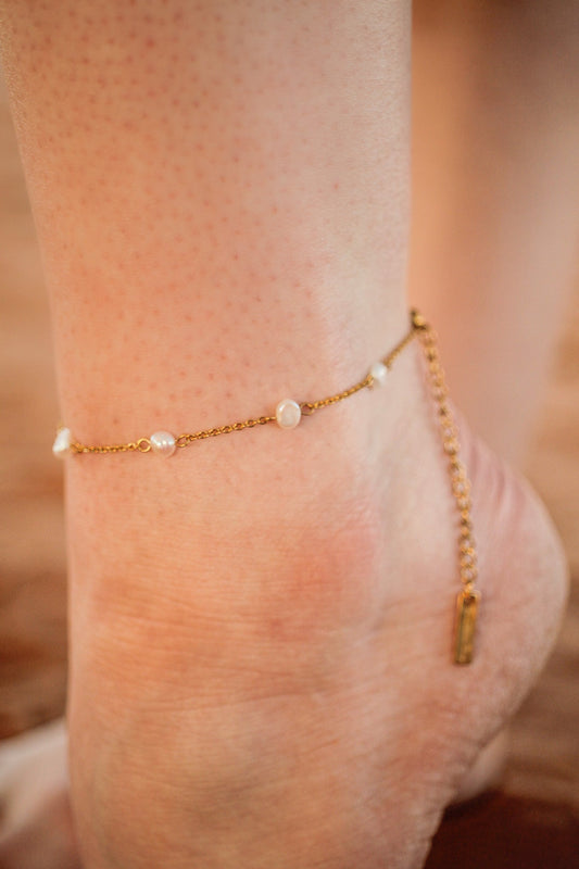 Evelynn Anklet in Freshwater Pearl