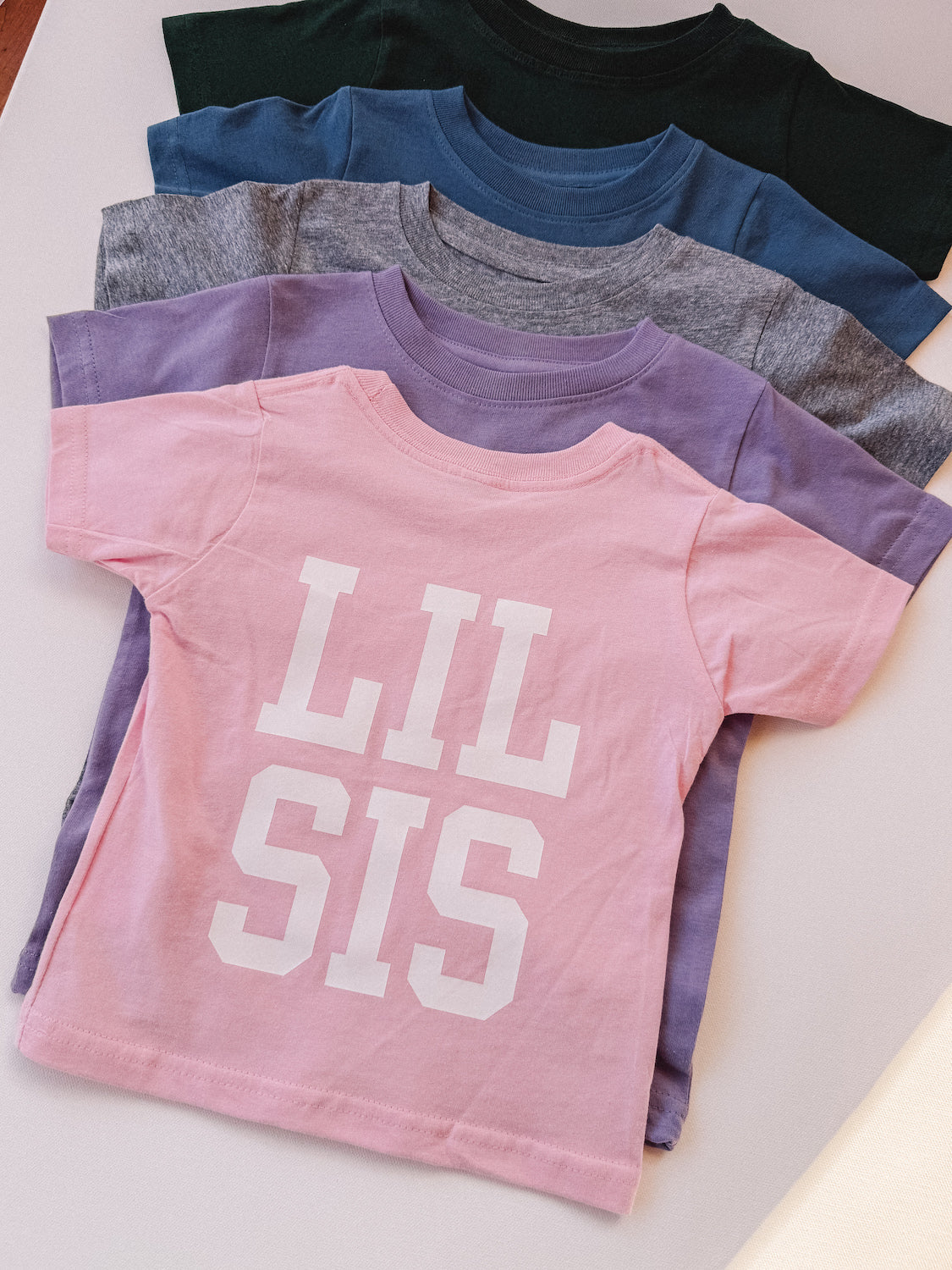 essential lil sis tee