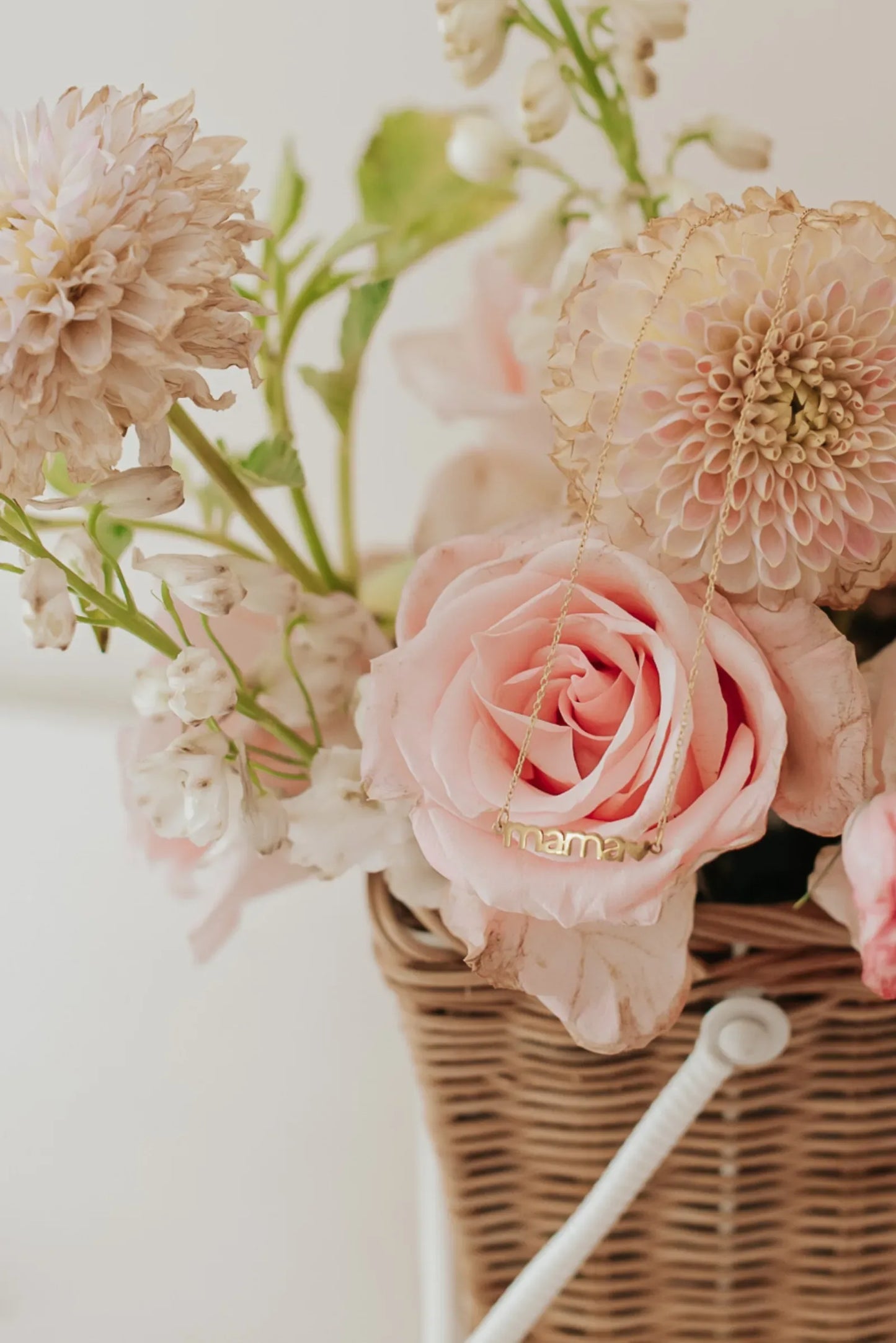 “Mama” Necklace – 18k Gold Plated Stainless Steel