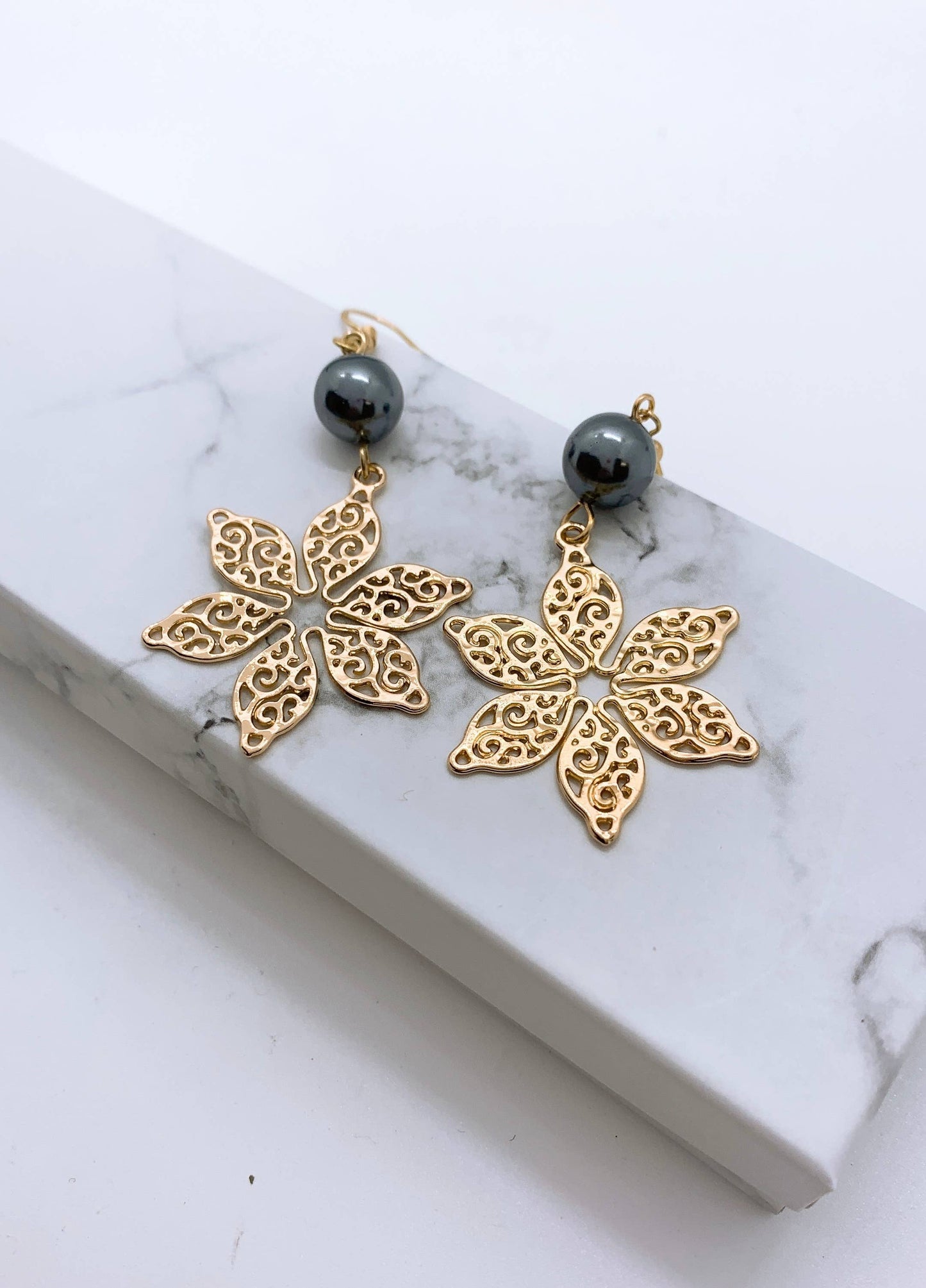 Spiral Tropical Flower: Hamilton Gold Earring with Shell Pearls