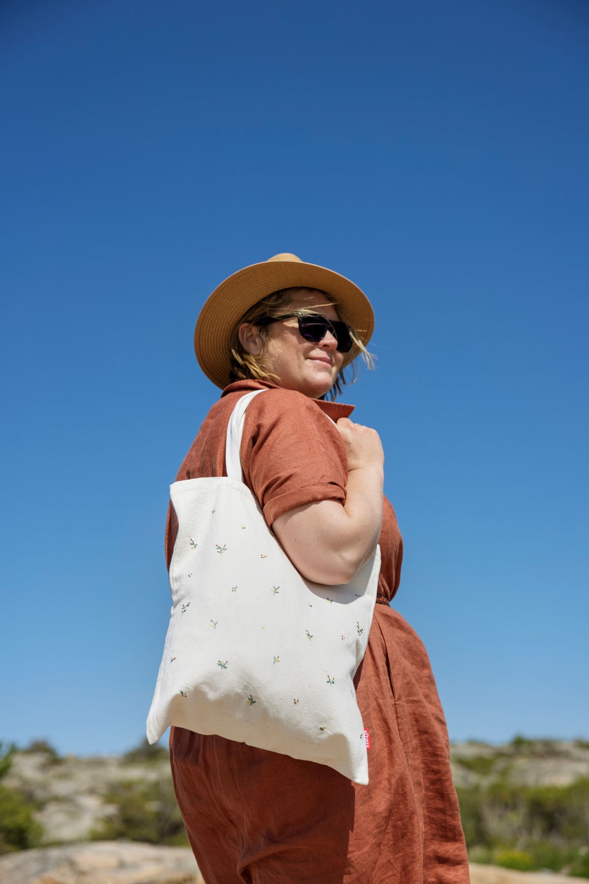 Others Tote with Flower Embroidery