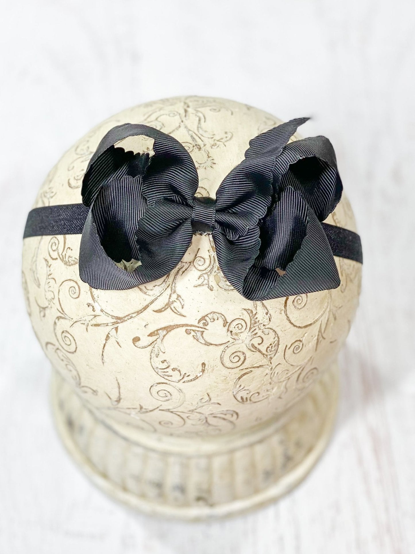 Classic Scalloped Bows - Alligator Clip - 4.5"
