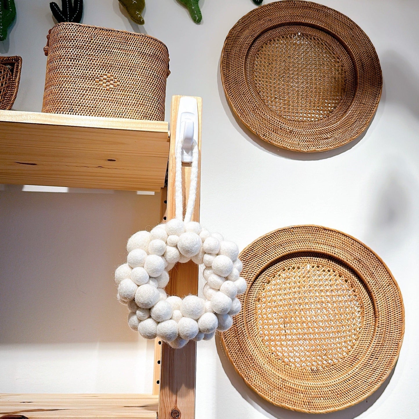 Felt Christmas Wreath - Pompom Balls / White