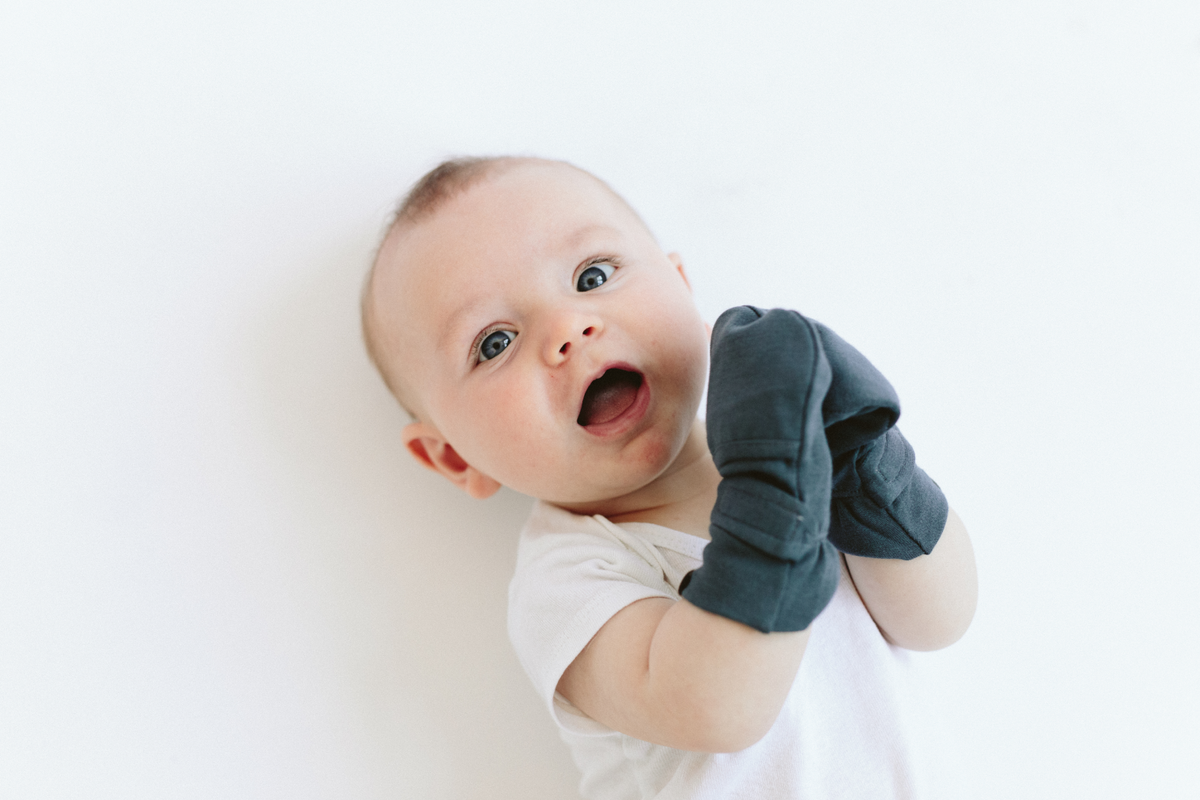 PREEMIE STAY ON MITTS | MIDNIGHT