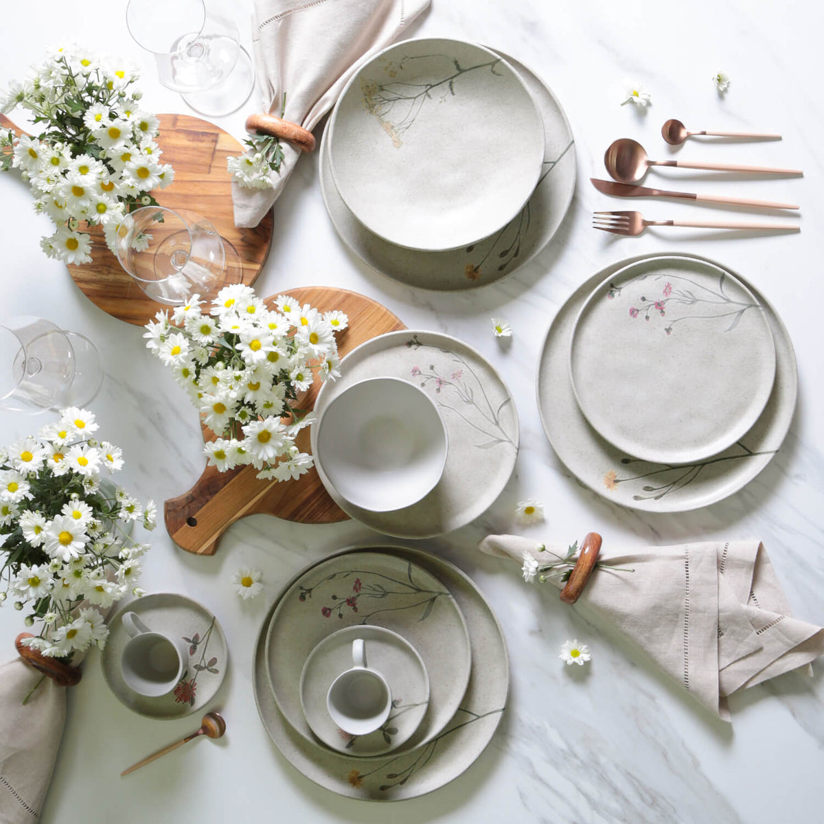 20 Pc. Dinnerware Set