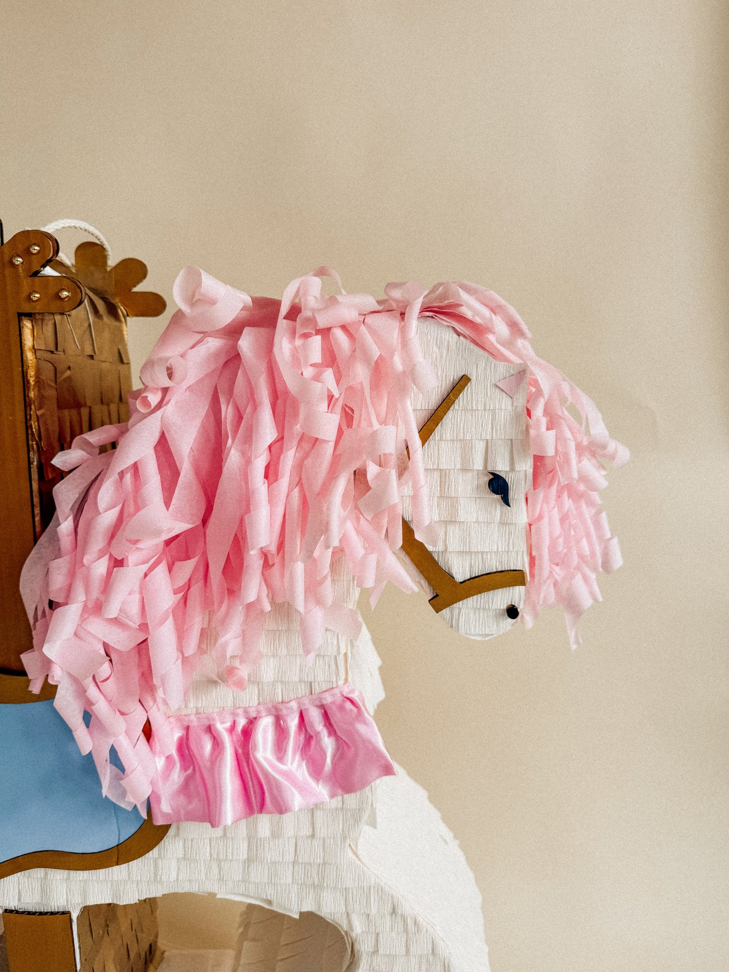 🎠 Horse Carousel Piñata – Handmade Fairground Centerpiece for Birthdays & Whimsical Celebrations