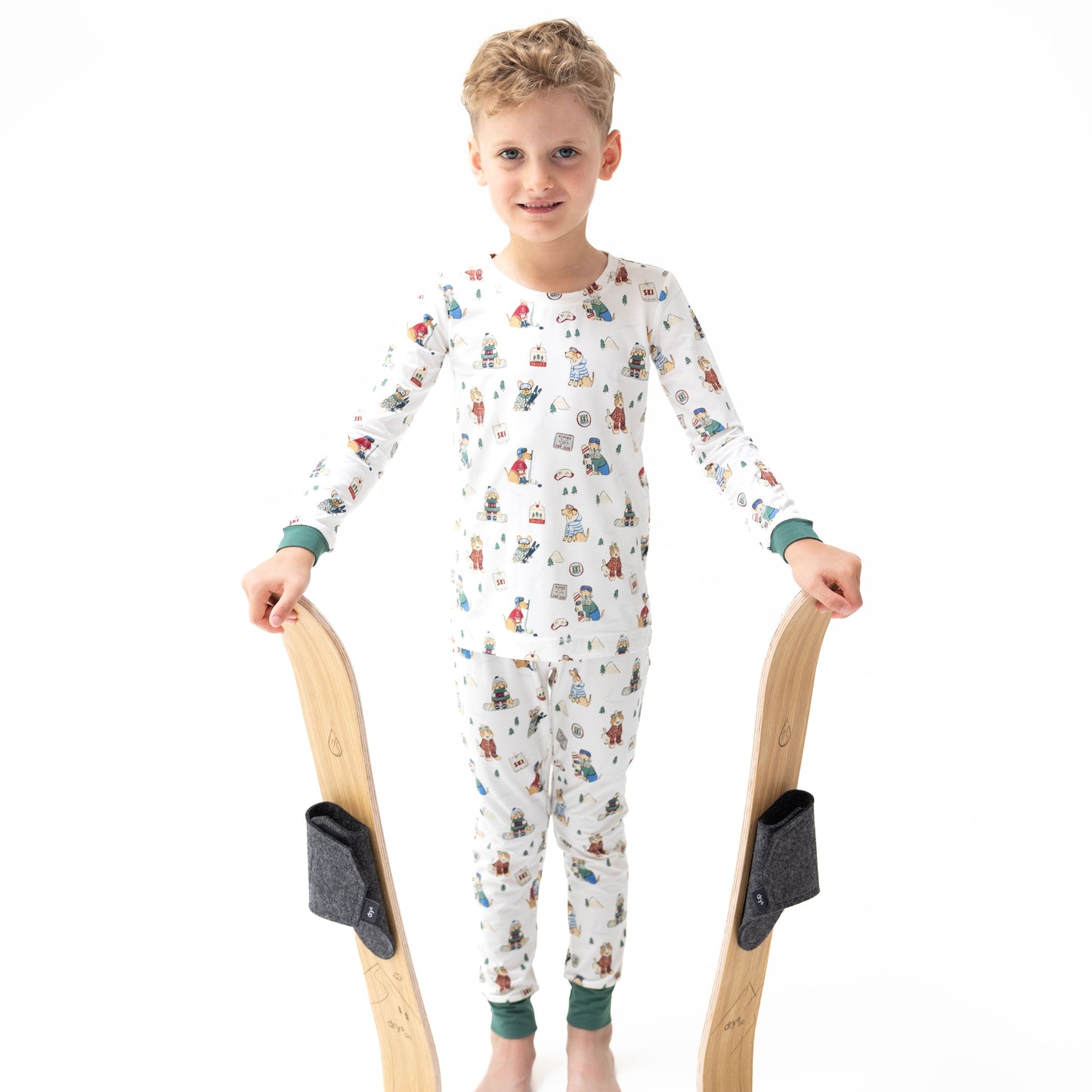 Winter Sports Dogs Green - Long Sleeve Loungewear Set
