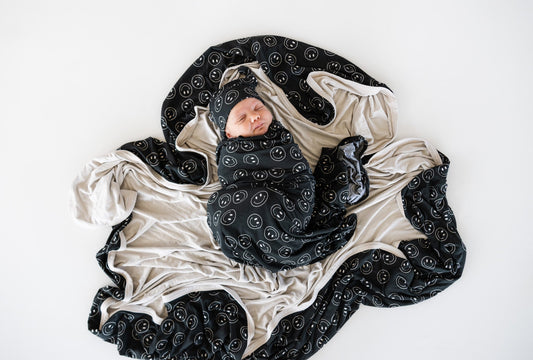 MIDNIGHT SMILES DREAM SWADDLE & BEANIE