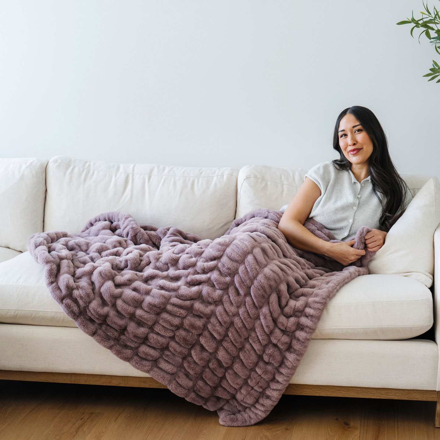 DOUBLE RUCHED FAUX FUR XL THROW BLANKETS