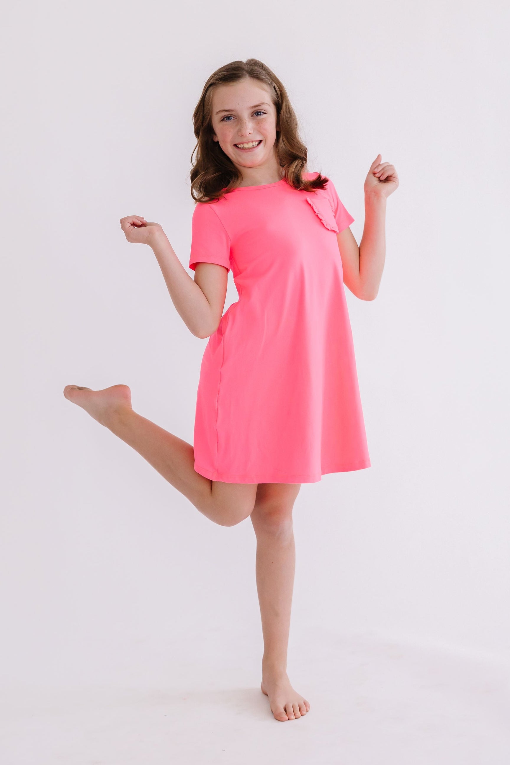 neon pink t shirt dress RUCHED T-SHIRT DRESS OUTFIT