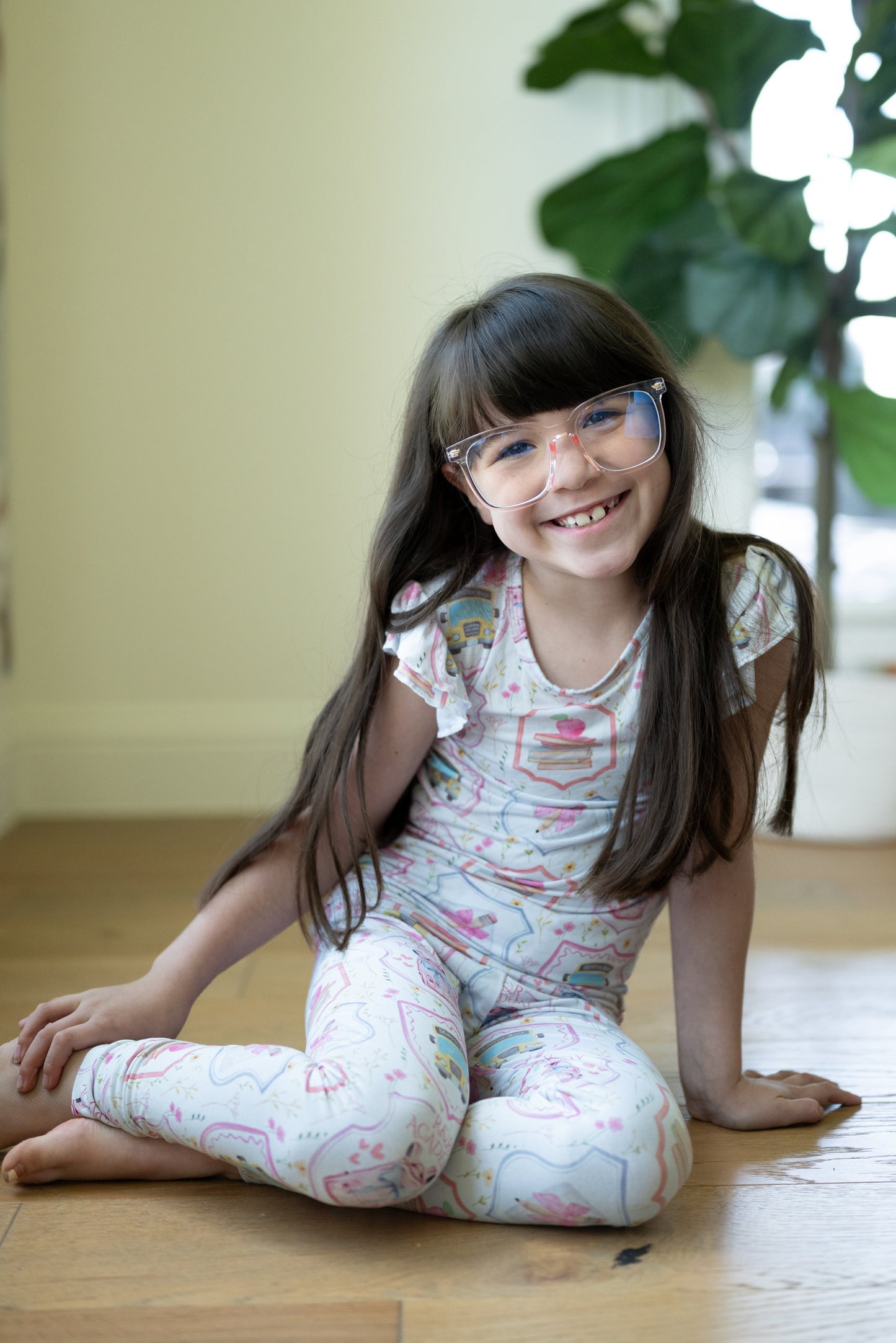 R&R Academy Ruffle Sleeve Lounge