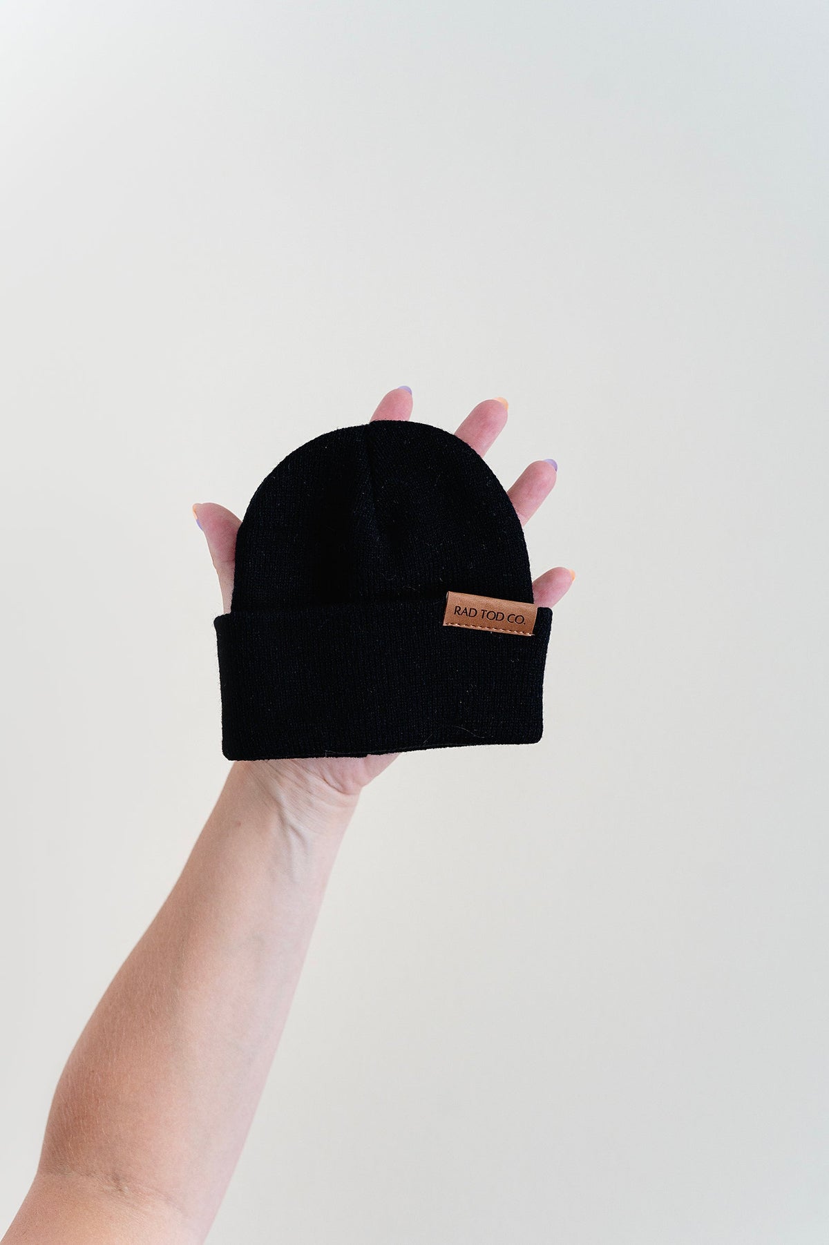 CLASSIC BLACK BEANIE