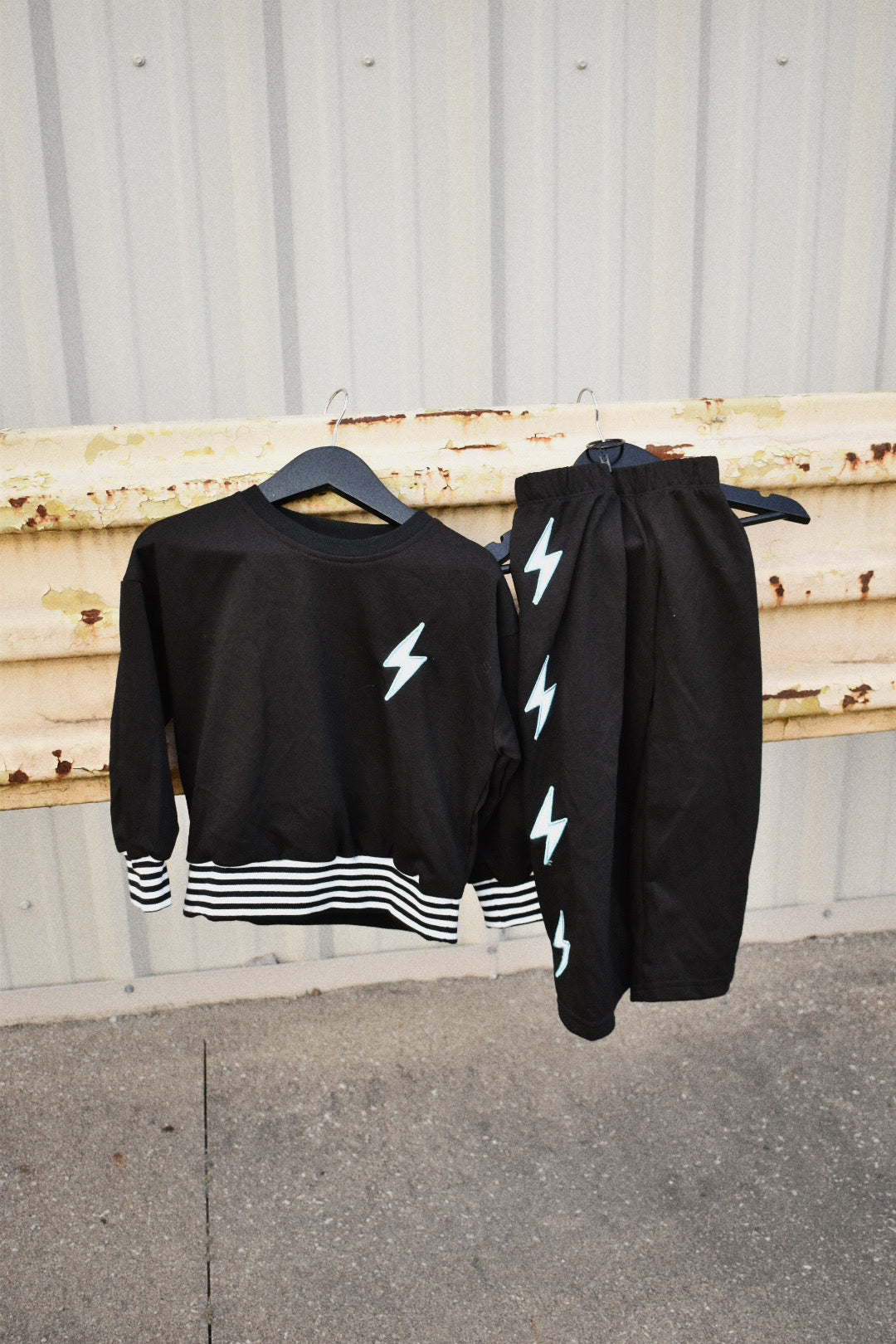 Bolt crewneck