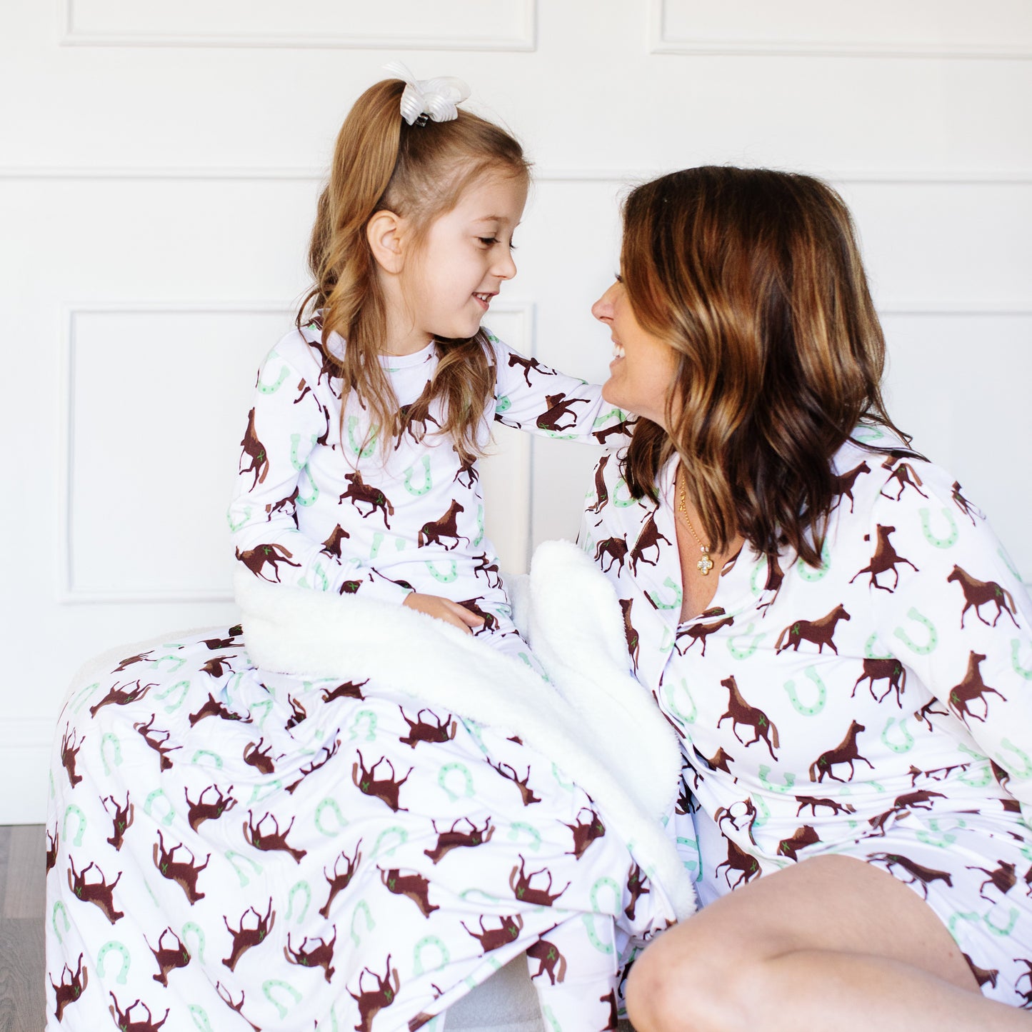 LUCKY Horse Women's Button down short set