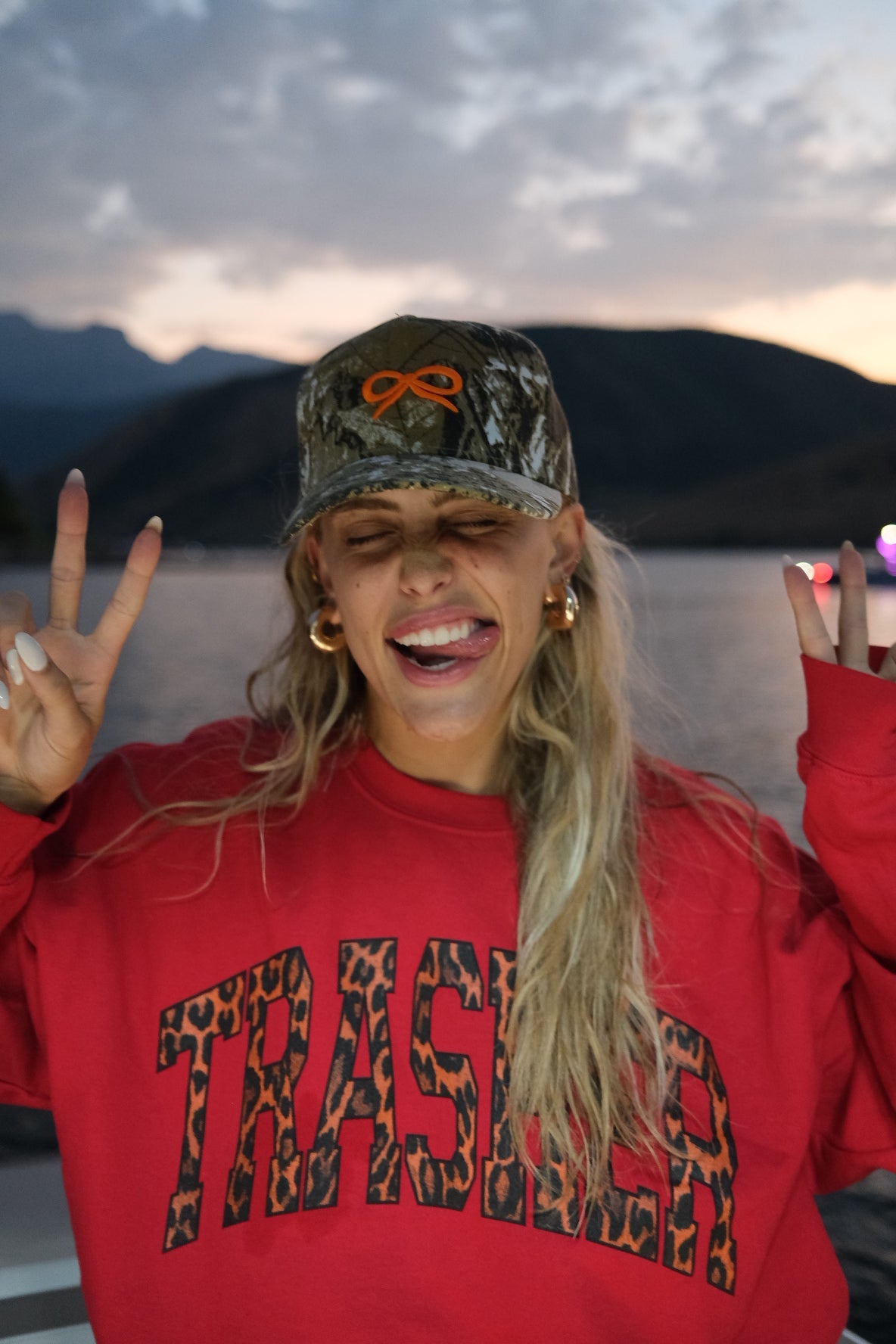 CAMO BOW TRUCKER HAT