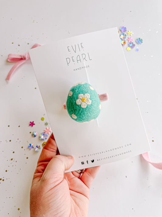 Teal Daisy Egg clip