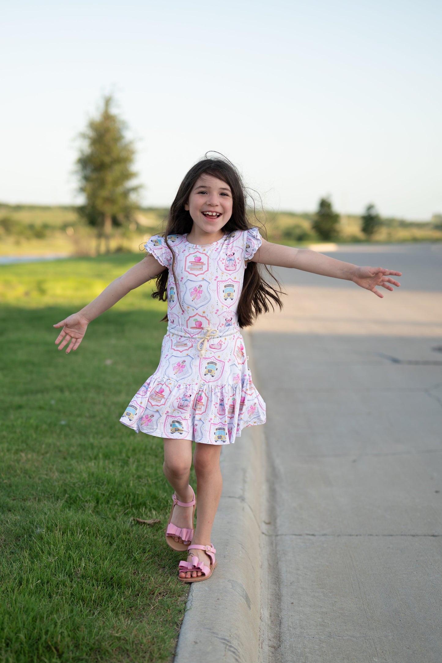 R&R Academy Ruffle Sleeve Lounge