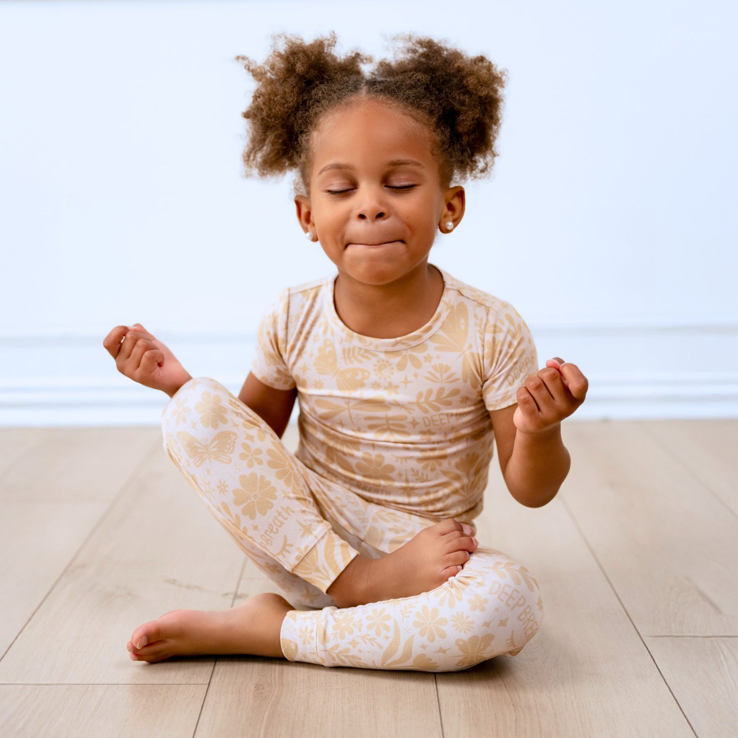 The Second-Skin 2-Piece Short Sleeve Pajama | Om Baby (Beige)