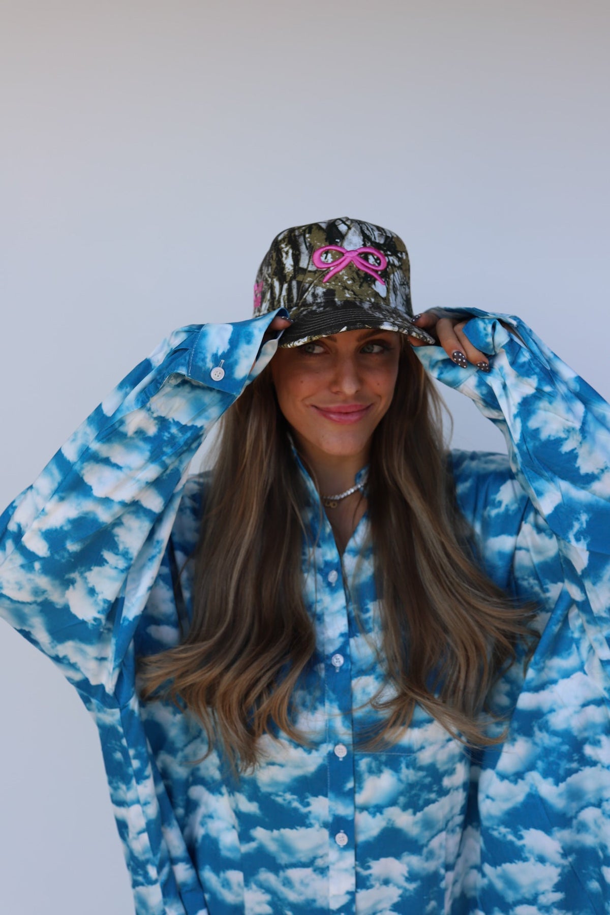 CAMO BOW TRUCKER HAT