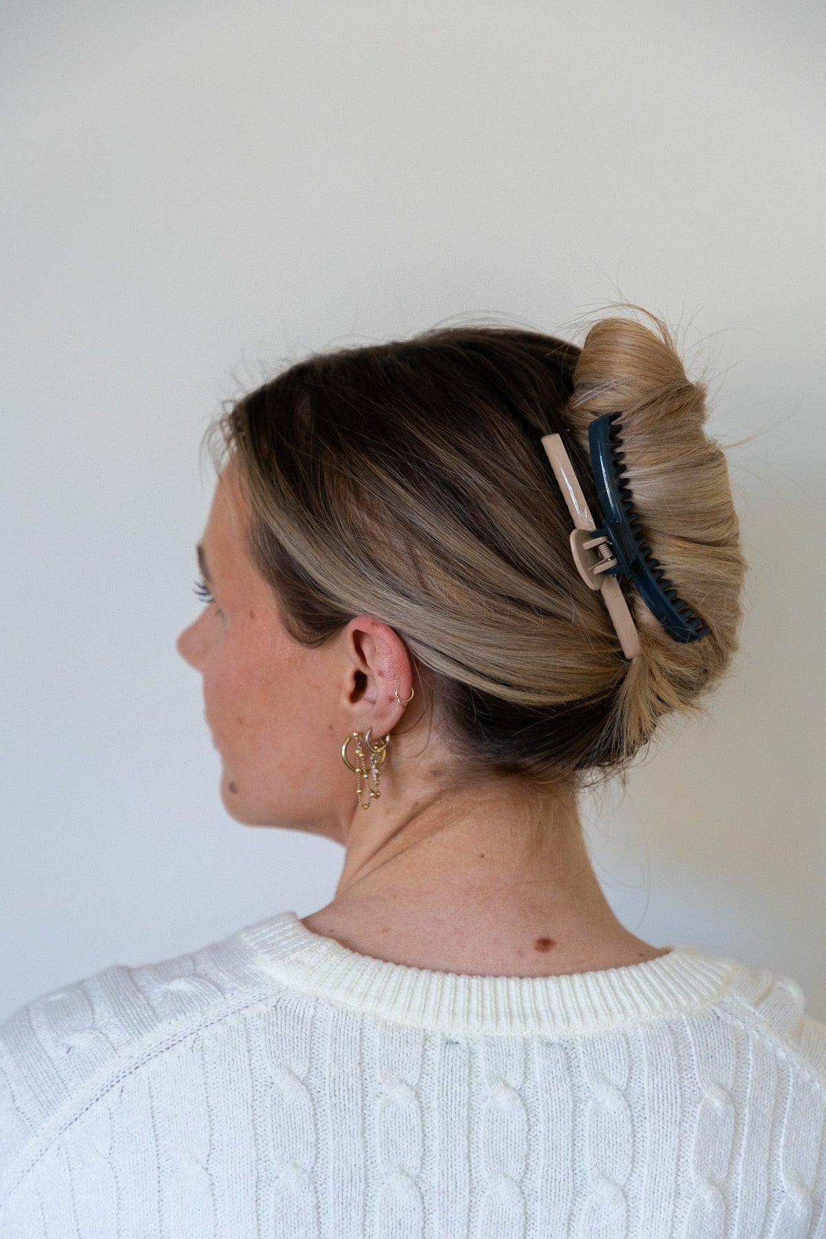 TWO-TONED SHINY MIDI HOLD EVERYTHING CLAW
