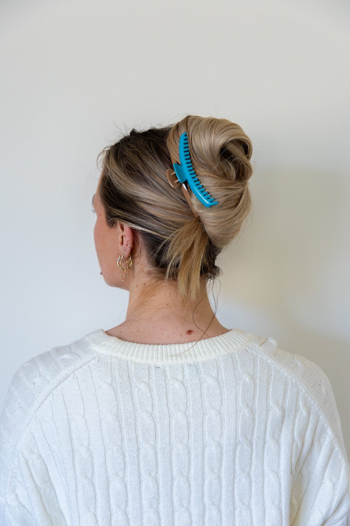 TWO-TONED SHINY MIDI HOLD EVERYTHING CLAW
