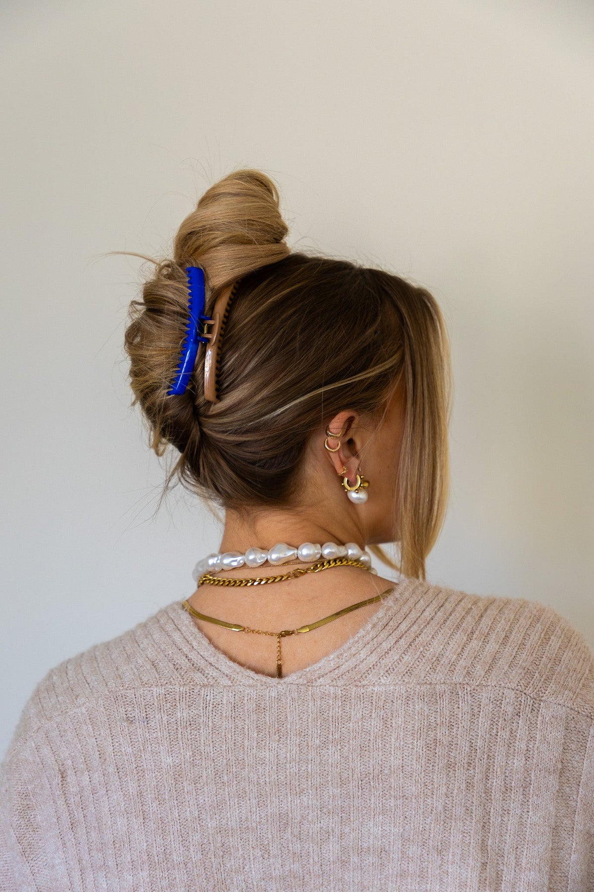 TWO-TONED SHINY MIDI HOLD EVERYTHING CLAW