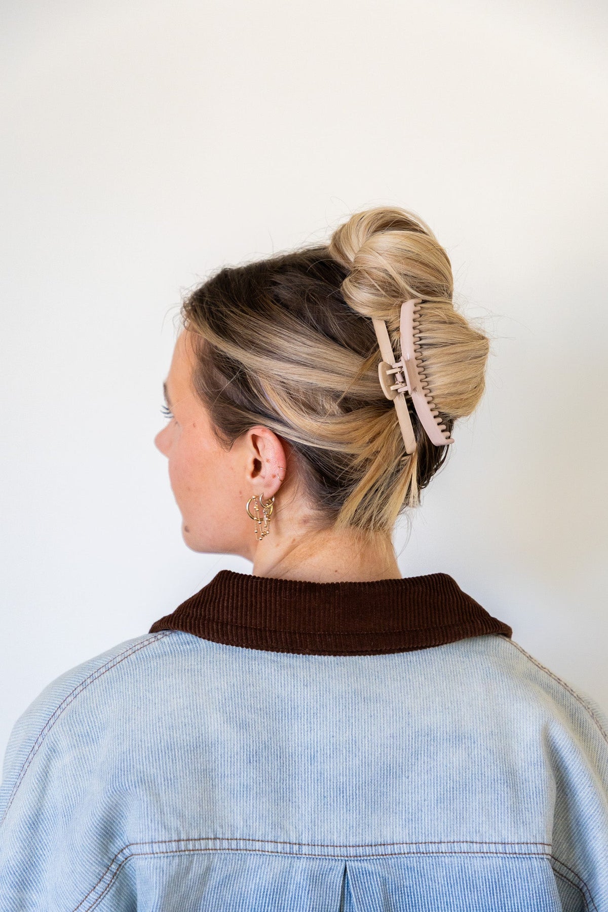 TWO-TONED SHINY MIDI HOLD EVERYTHING CLAW