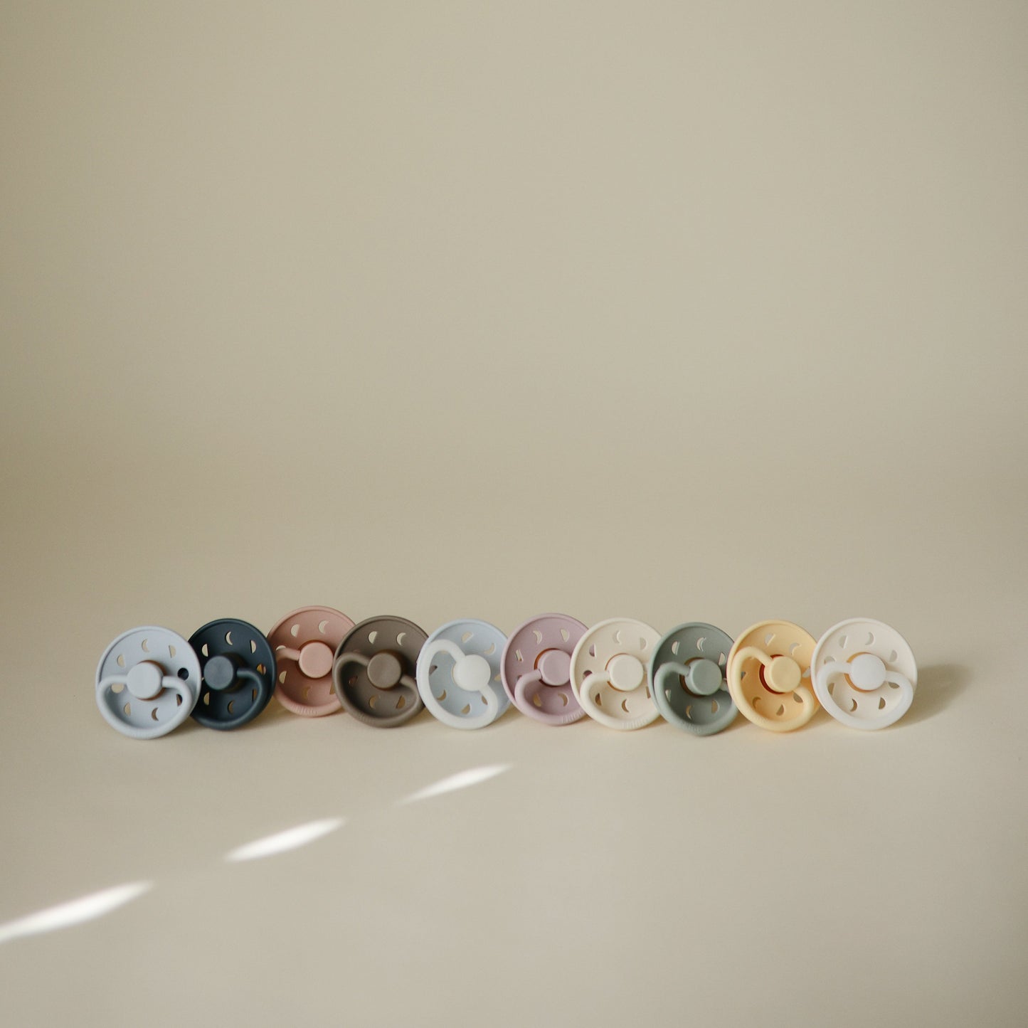 FRIGG Moon Natural Rubber Pacifier 2-Pack