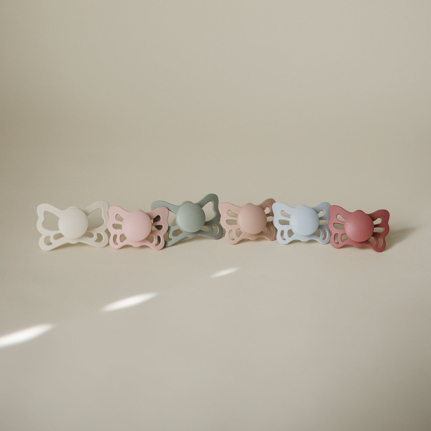 FRIGG Butterfly Anatomical Silicone Pacifier 2-Pack (6-18 Months)