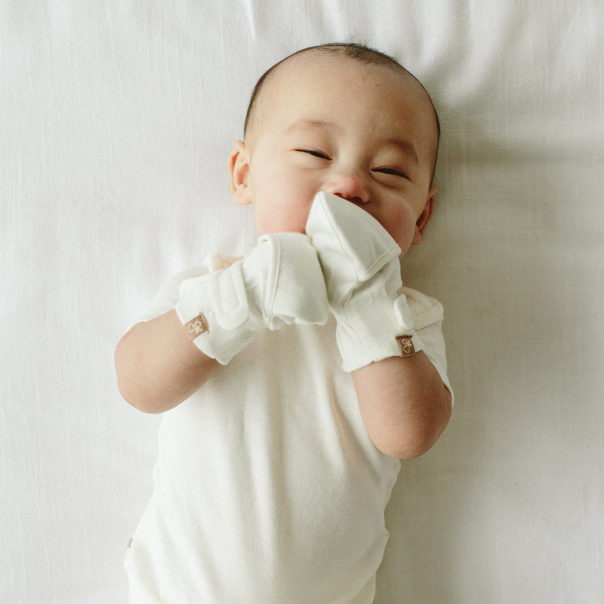 PREEMIE STAY ON MITTS | CLOUD