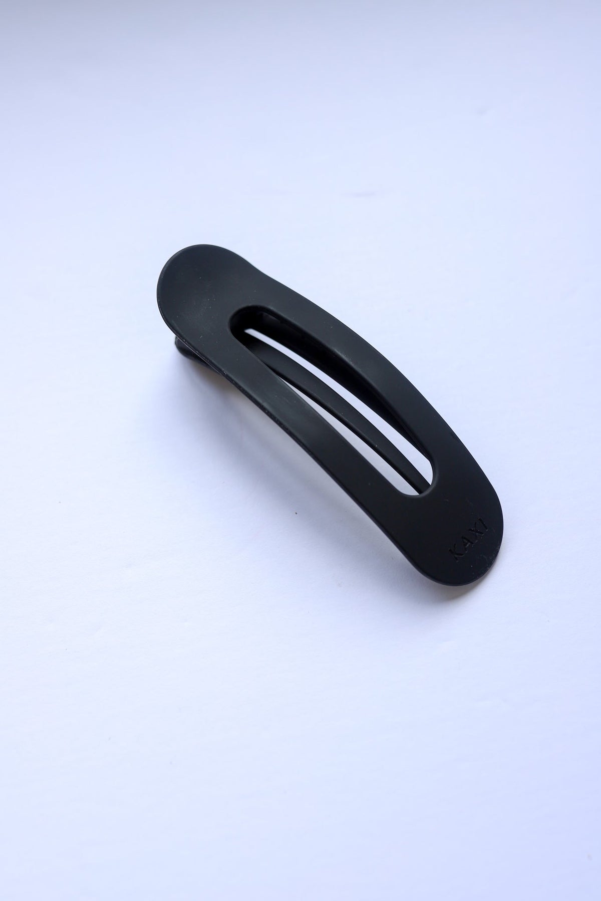 OVERSIZED LAY DOWN CLAW