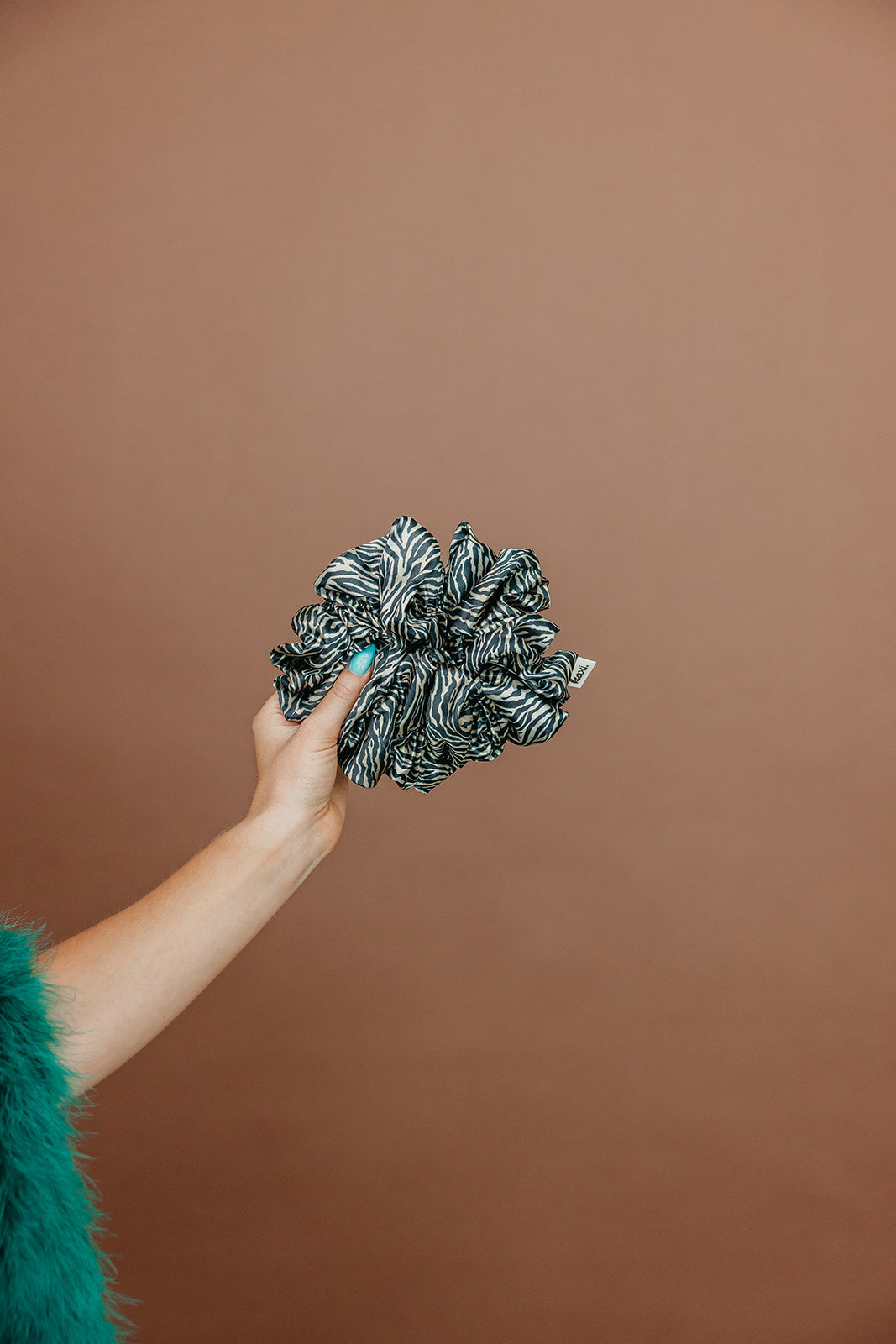 JUMBO SLEEP SILK/SATIN SCRUNCHIES