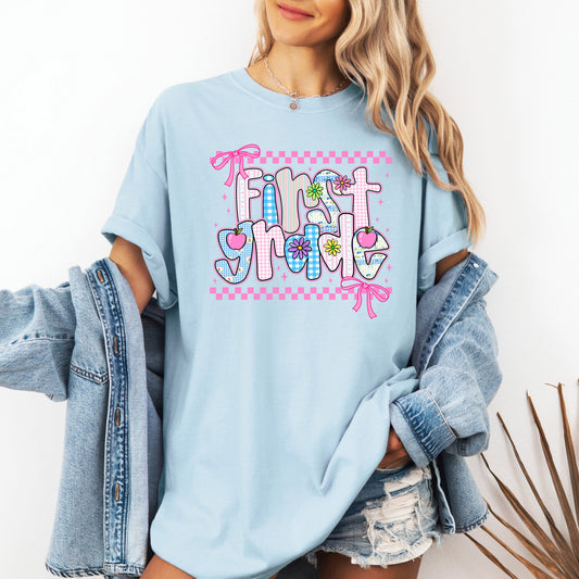 First Grade Teacher, Retro, Checkered, Back to School, First Day of School, Cute, Teacher Appreciation, Coquette, Comfort Colors T-Shirt