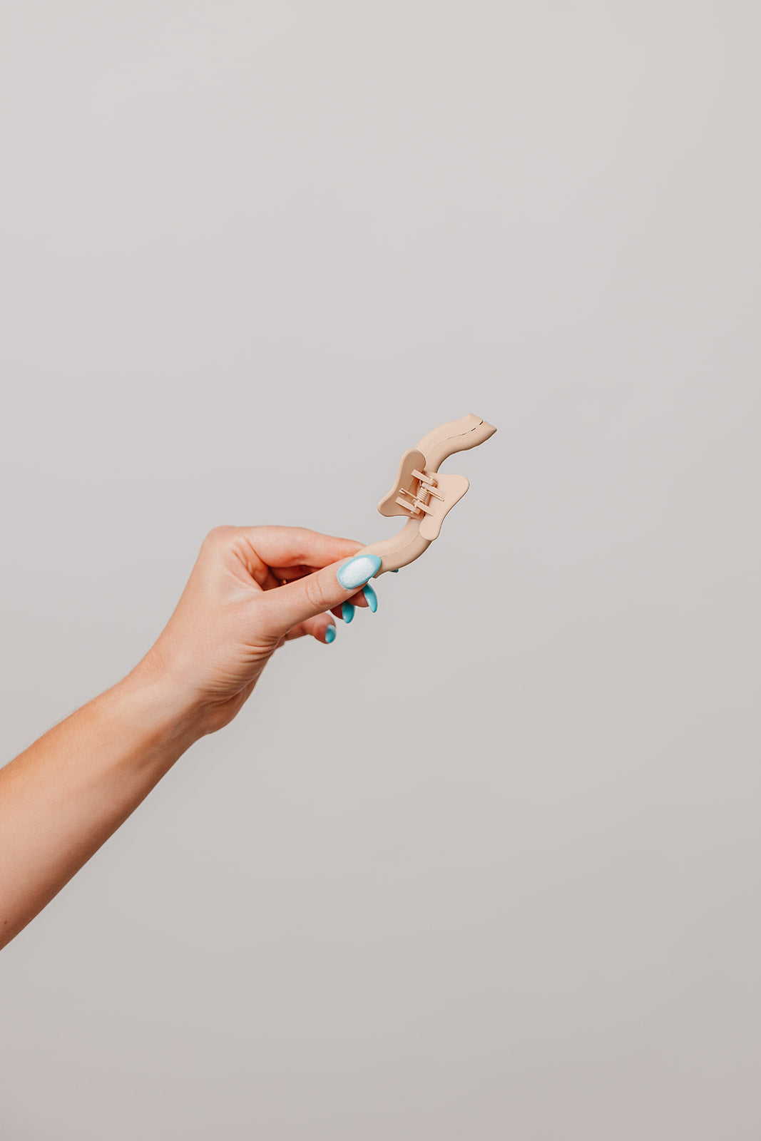 KAXI WAVY MIDI HOLD EVERYTHING CLAW