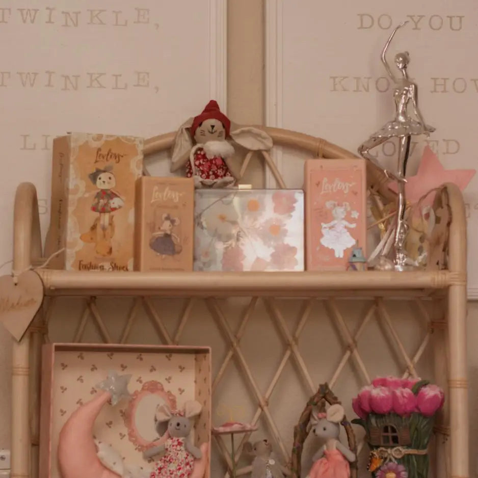 Levlovs Mouse Lili in a Box with the Bedding