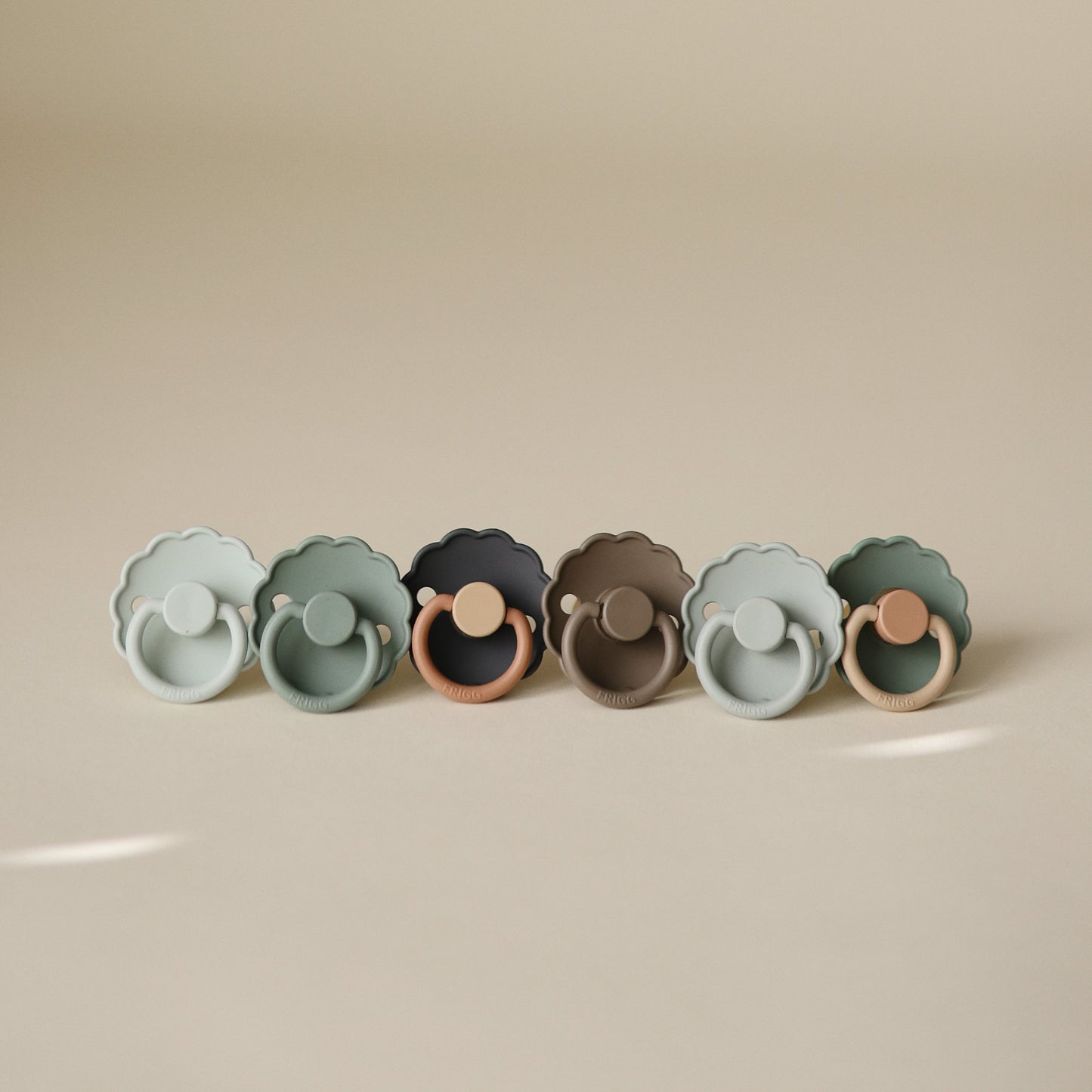 FRIGG Daisy Natural Rubber Pacifier 2-Pack