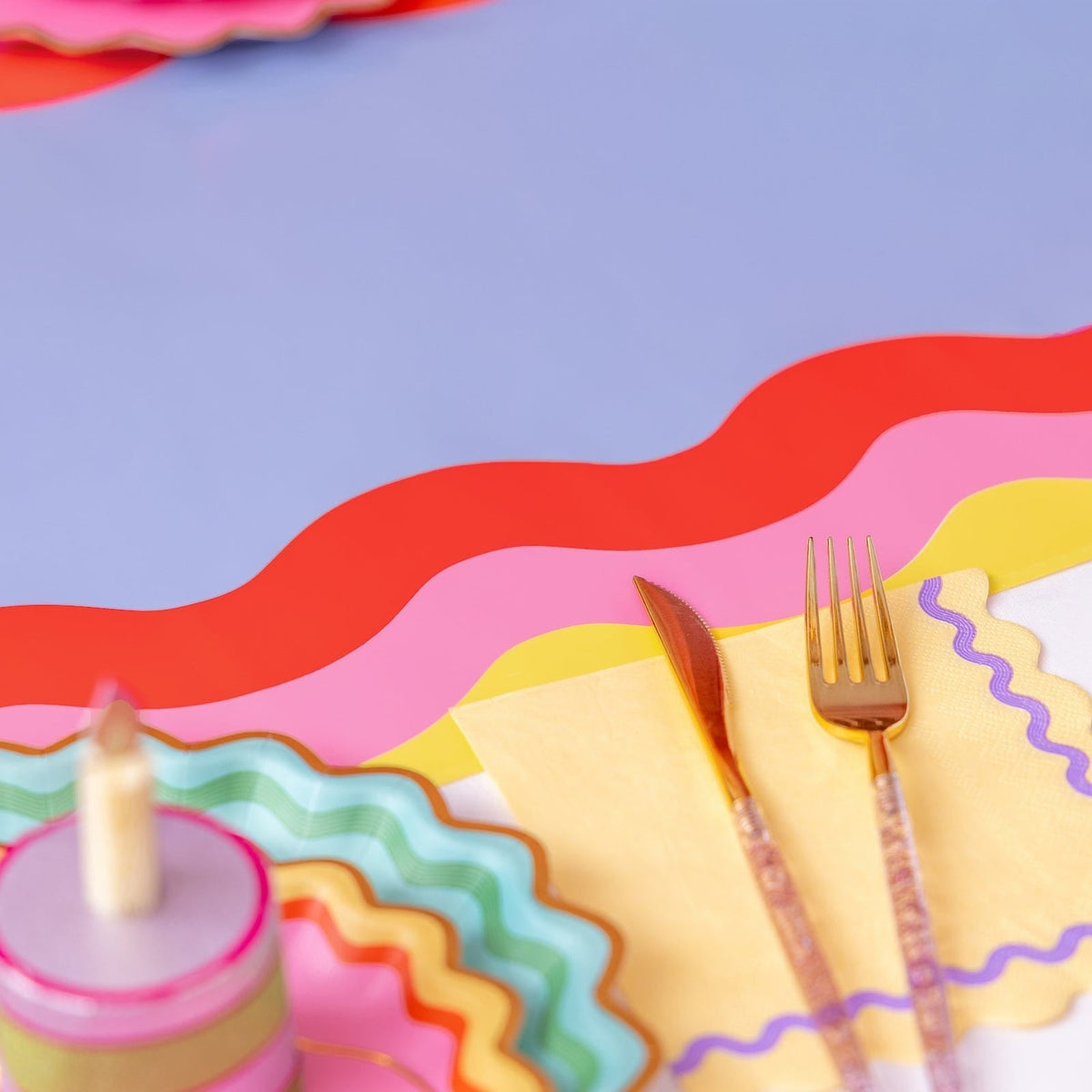 Scalloped Soirée Paper Table Runner