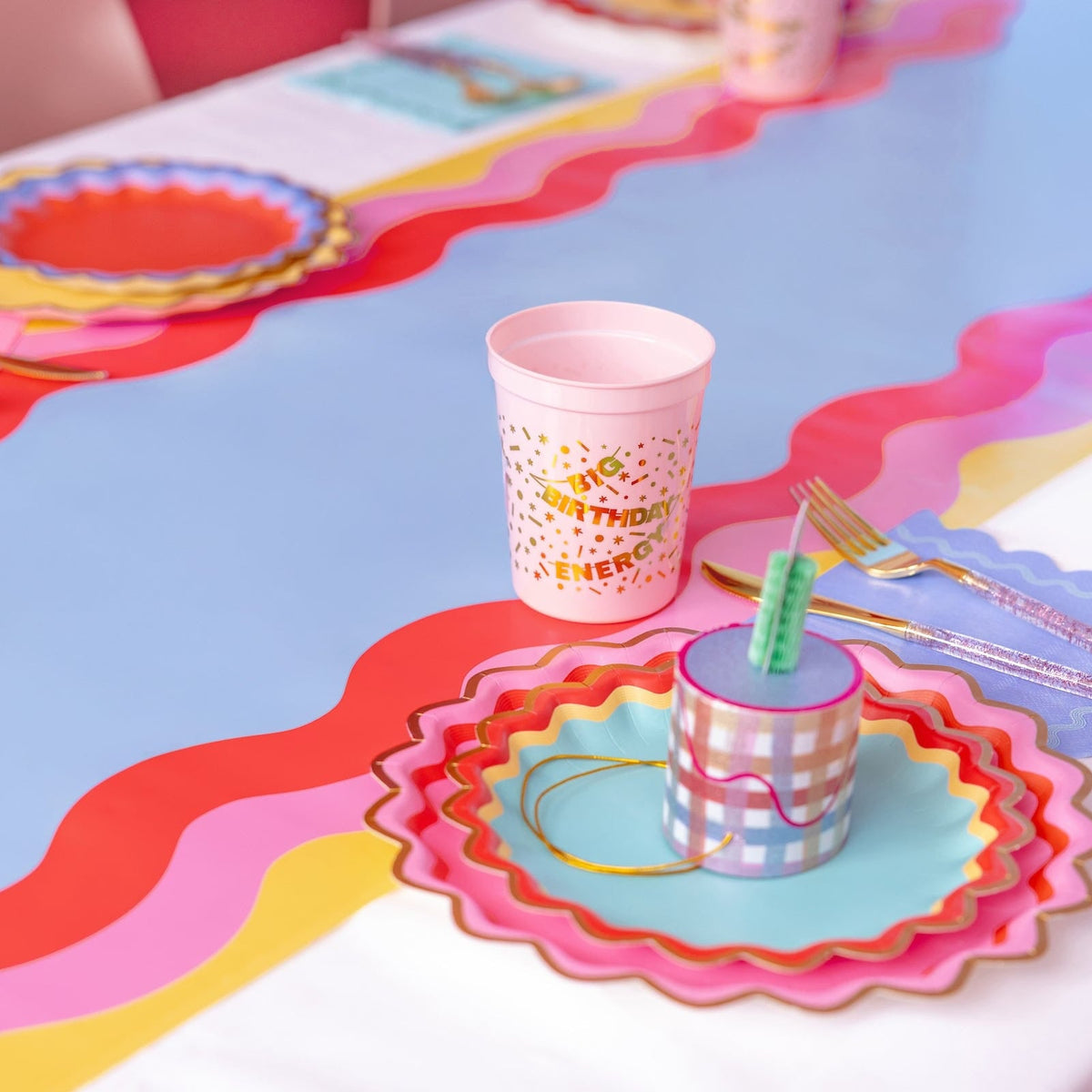 Scalloped Soirée Paper Table Runner