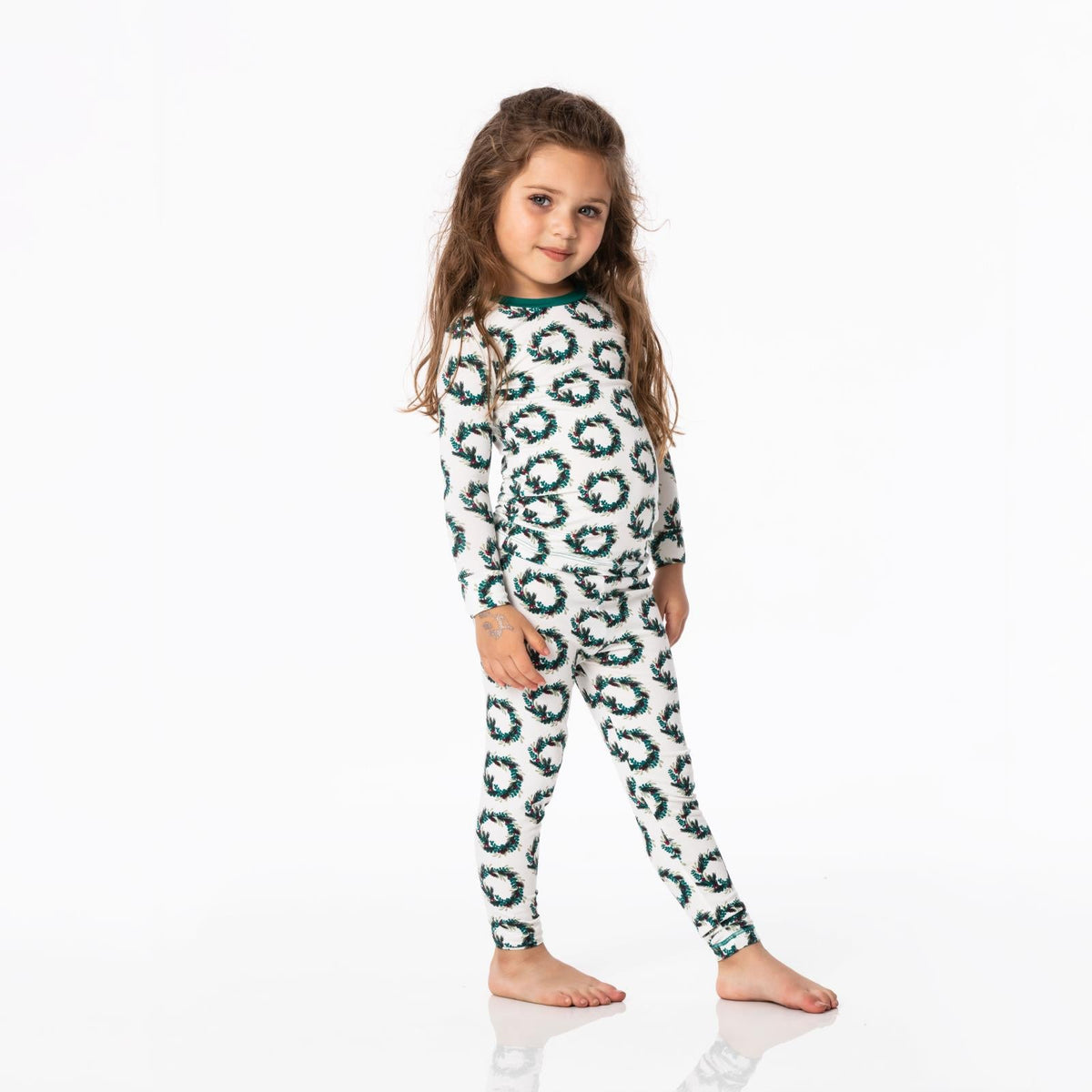 Print Long Sleeve Pajama Set in Natural Holiday Wreath