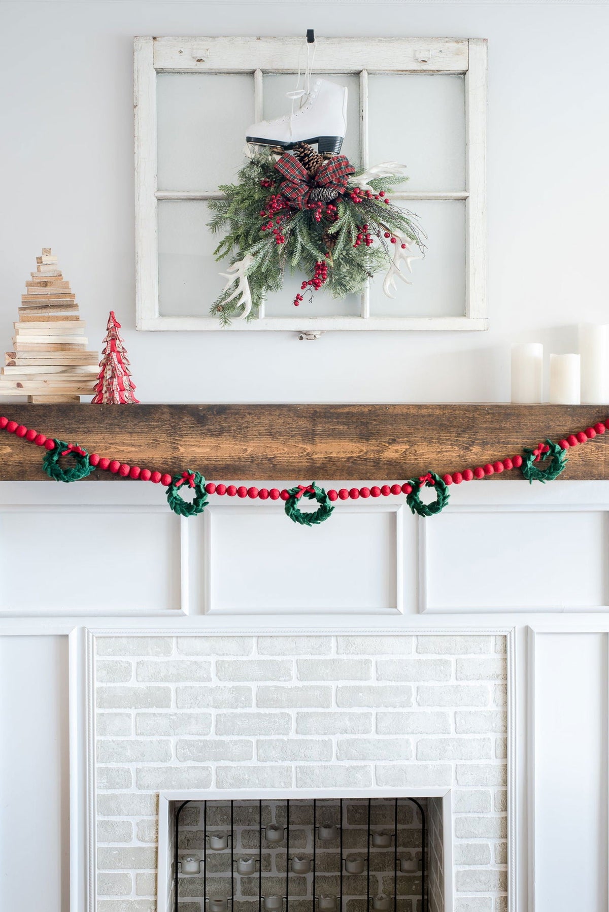 Red Wreath Garland