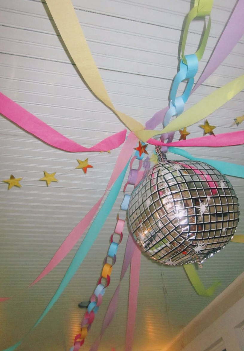 Pool Party Streamers - 5 crepe paper rolls