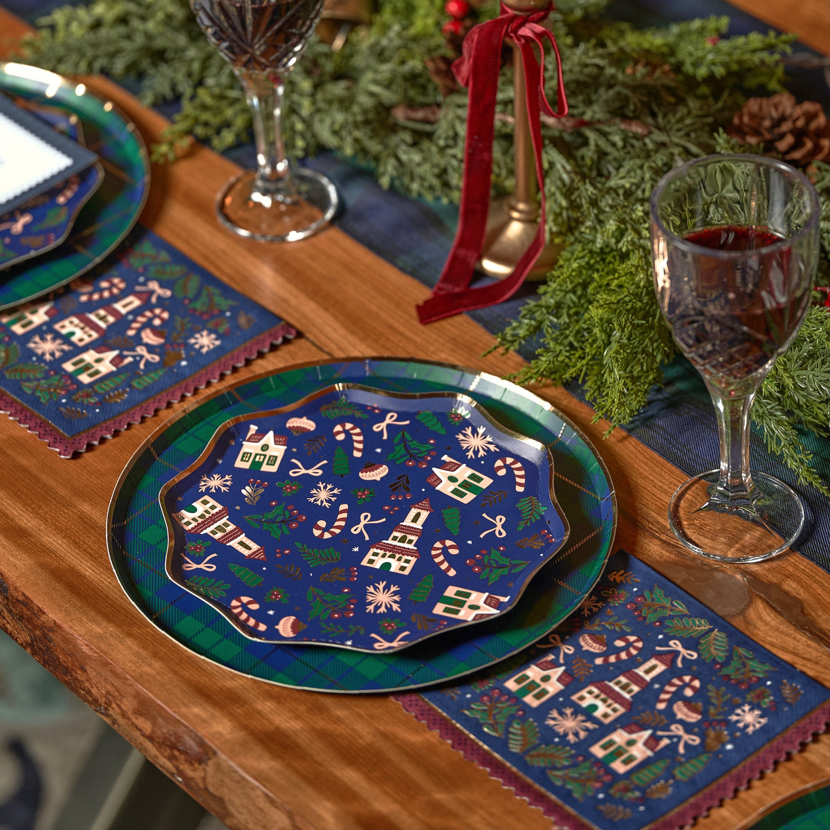 Classic Christmas Plates - Small Paper Plates
