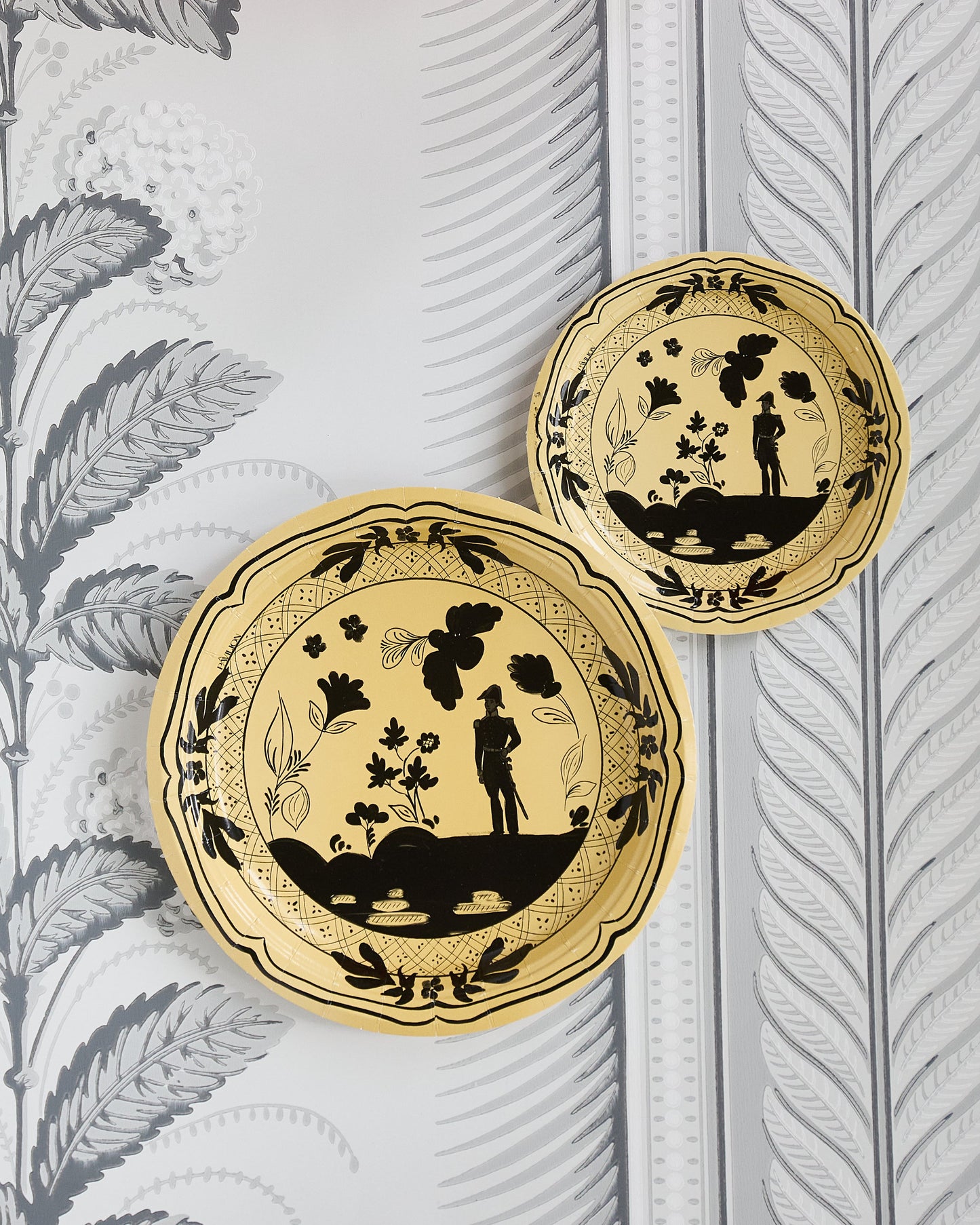 Margretta's Nashville Gentleman Golden Dessert Paper Plates - 8 Pack