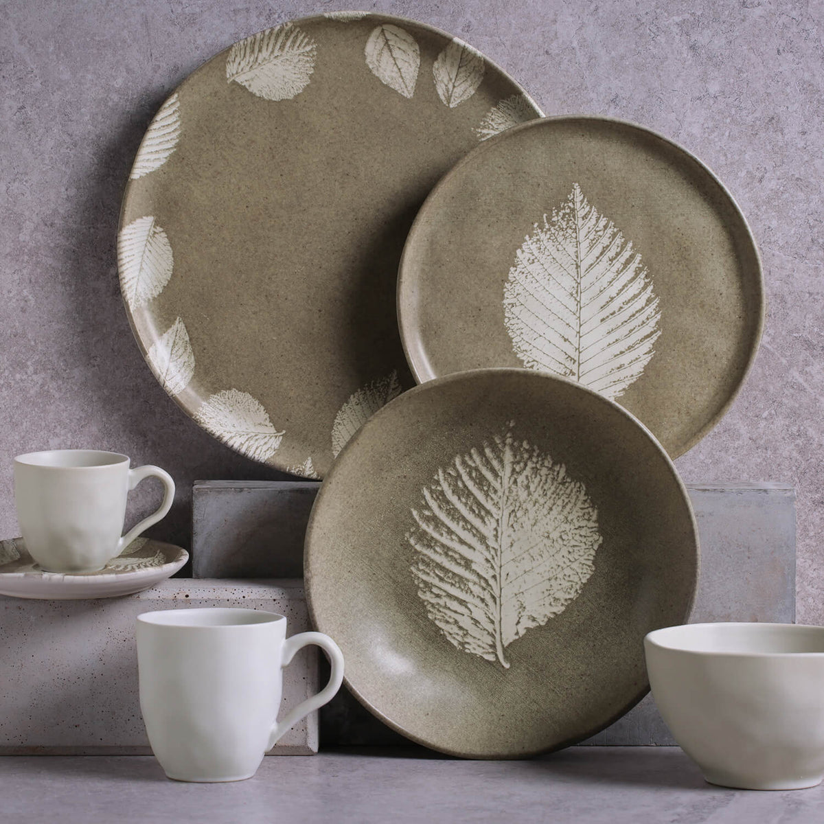 20 Pc. Dinnerware Set
