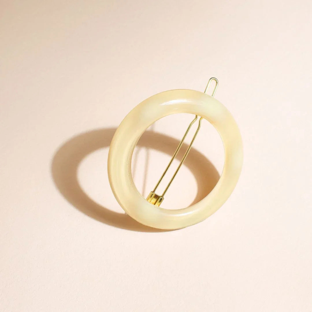 Signature Round Clip