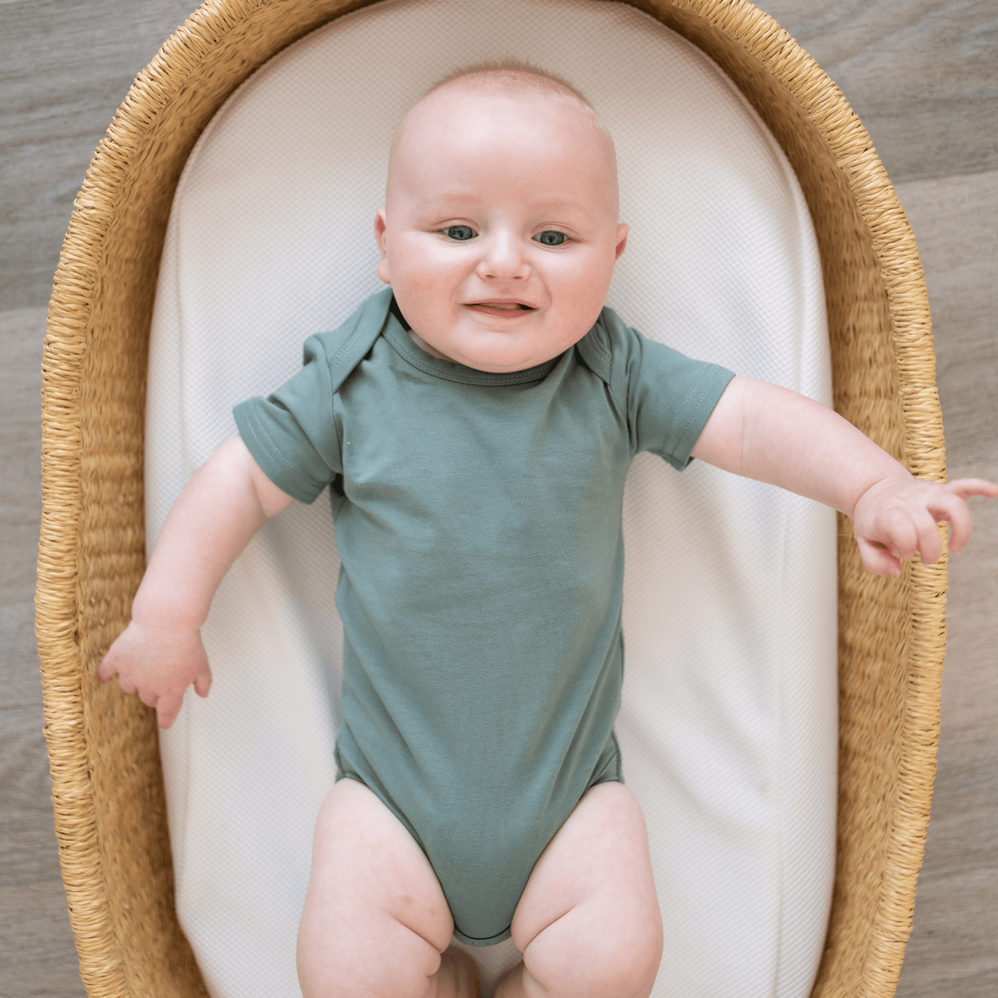 Organic Cotton Short Sleeve Bodysuit – Basil Green