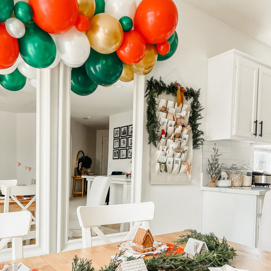 Classic Red & Green Holiday Balloon Garland Kit